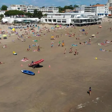 펜션 Maison-ville, Plages, Commerces, Parc A Pied, Wifi, Stationnement Gratuit A *